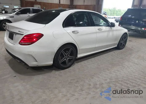 2018 Mercedes-Benz C 300 4Matic z USA, uszkodzony, nr VIN 55SWF4KB2JU282237